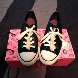 Gotta Flurt Size 7.5 Sequin Sneakers